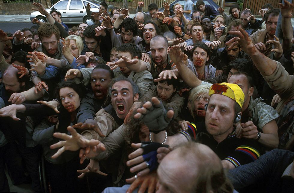 zombies atacan en la película zombies party 2004