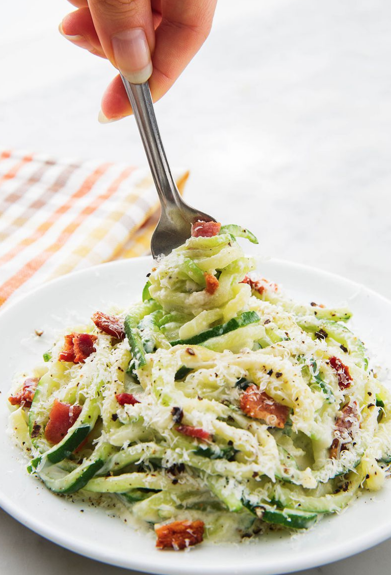 zucchini noodles with alfredo with bacon