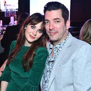 zooey deschanel and jonathan silver scott sit at a table at a gala together
