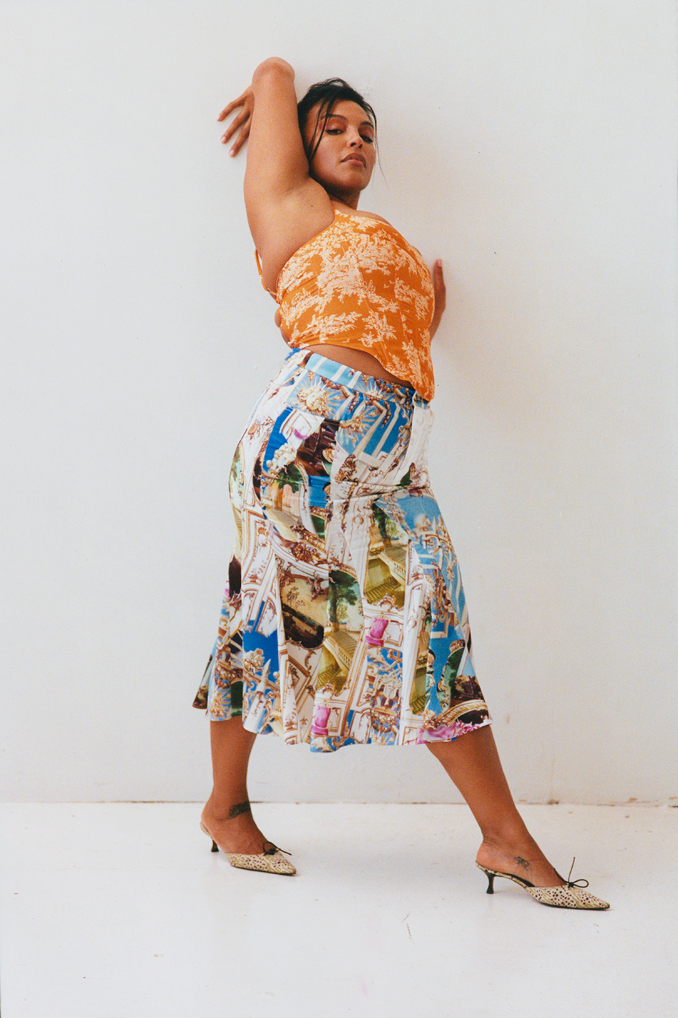 paloma elsesser wears a miaou top and skirt in front of a blank wall to illustrate the launch of miaou extended sizes