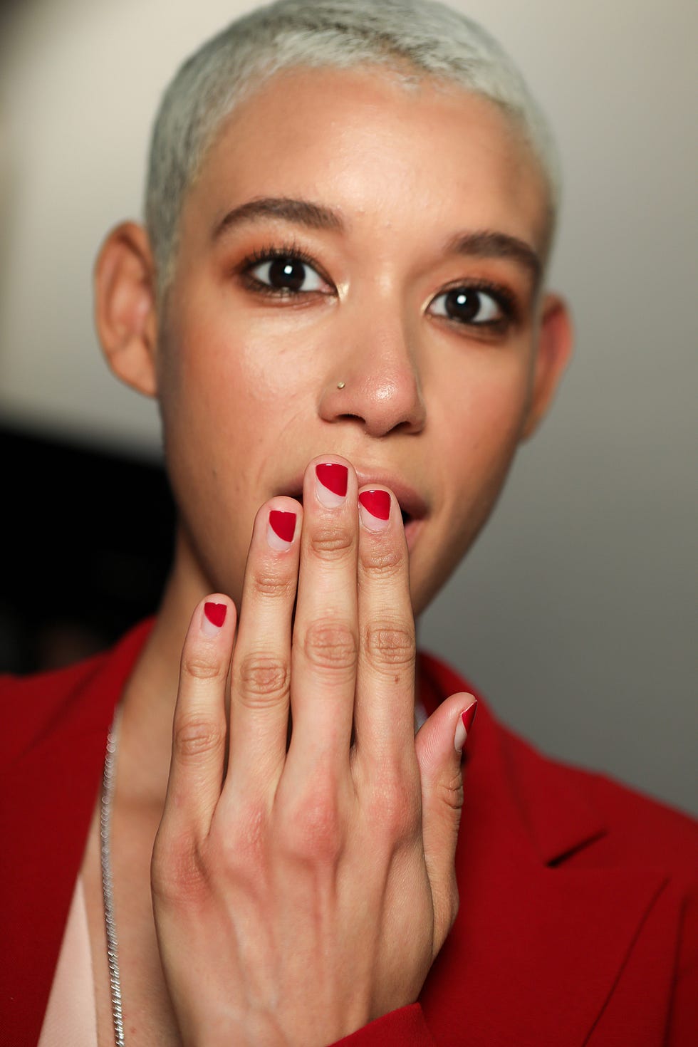 Finger, Lip, Skin, Forehead, Eyebrow, Eyelash, Nail, Jewellery, Organ, Temple, 
