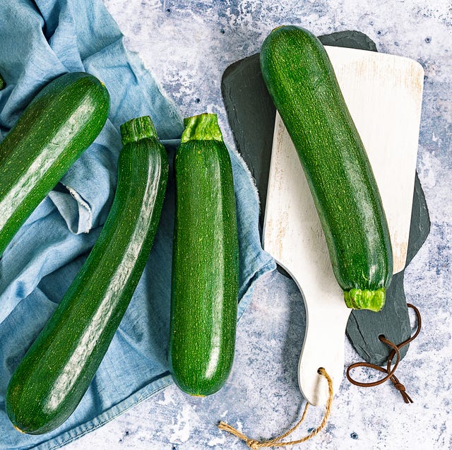 Saludable receta de espaguetis de calabacín con espárragos y queso 4 Merca2.es ¿Cómo mantener el color verde intenso del calabacín?