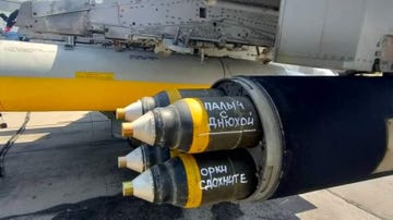 zuni rockets in lau 10 pod mounte don ukrainian su 25 jet