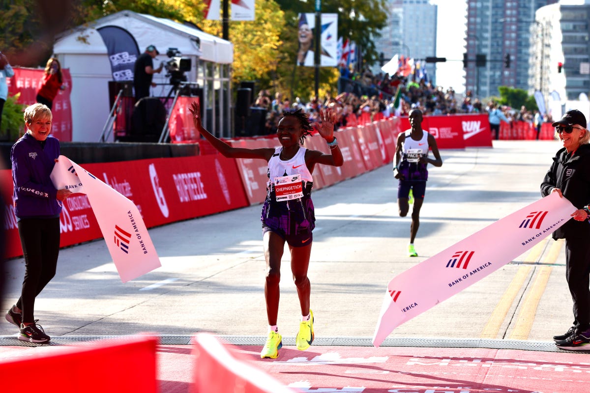 World Record! Ruth Chepngetich Is the Women’s Winner of the Chicago Marathon in 2:09:56