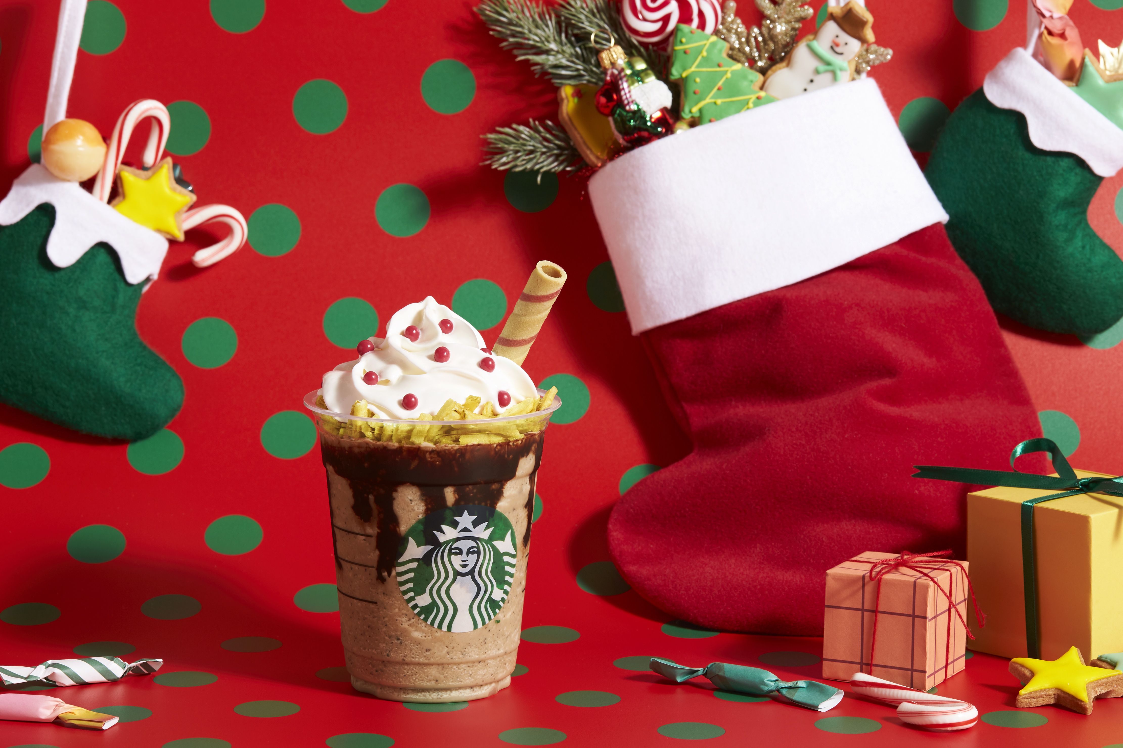 クリスマスにぴったり！ スターバックスの新作フラペチーノ®はサンタブーツ