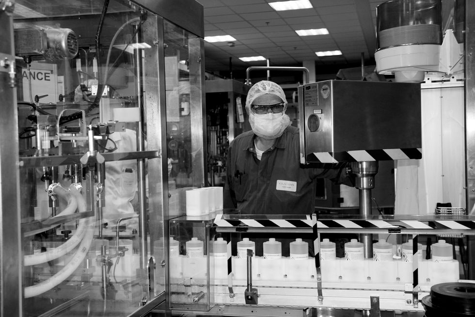 克蘭詩法國工廠投入生產乾洗手支援防疫