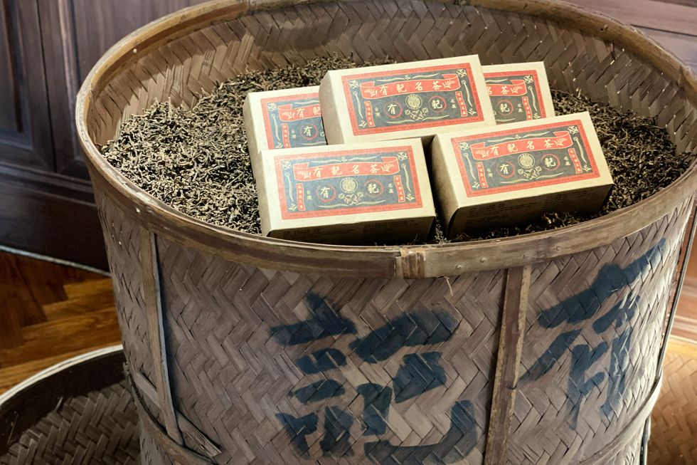 勞瑞斯頂級牛排餐廳 x 百年茶行有記名茶推出佐餐茶香套餐