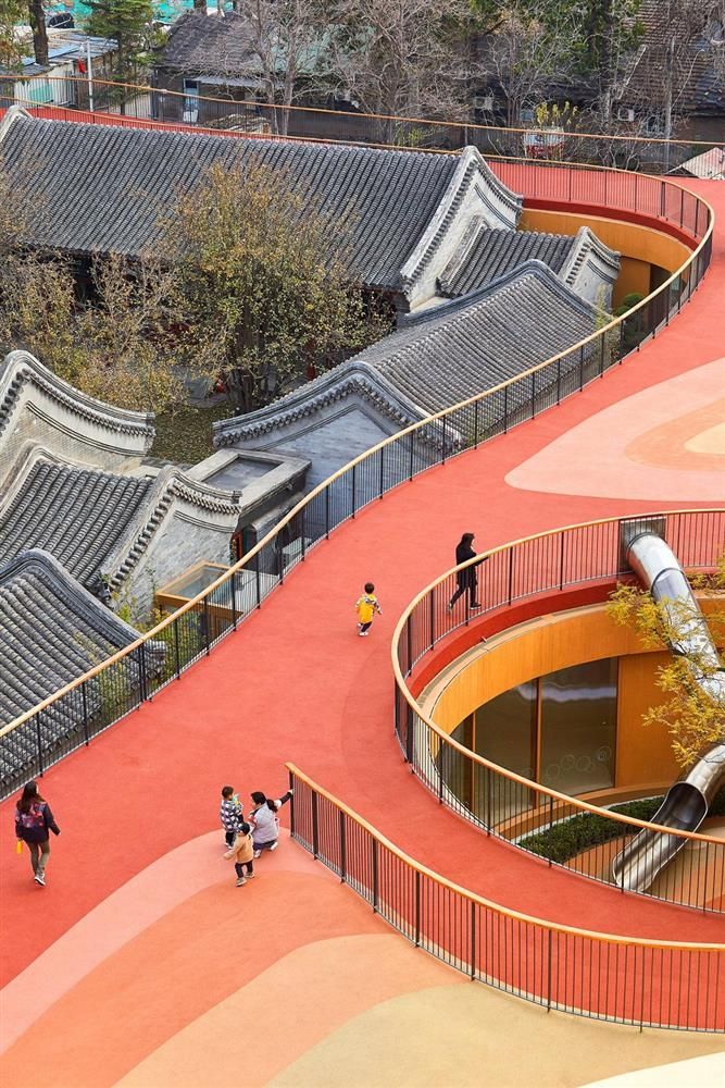 mad建築事務所改造北京百年四合院，漂浮屋頂、透明學習空間打造絕美幼兒園