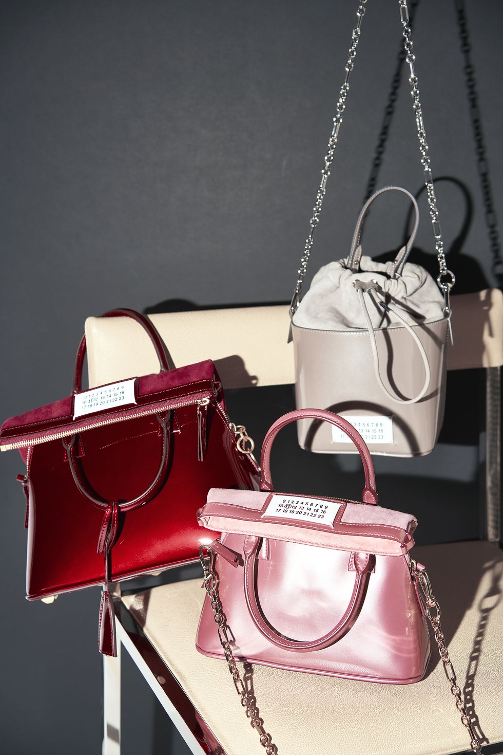 Bag, Handbag, White, Red, Fashion accessory, Shoulder bag, Leather, Material property, Satchel, Still life, 
