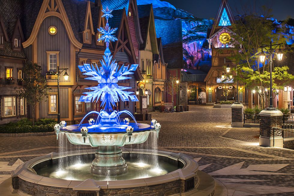 進入魔雪奇緣！香港迪士尼打造全球首個「冰雪奇緣園區」，全新遊樂設施、2023開幕時間曝