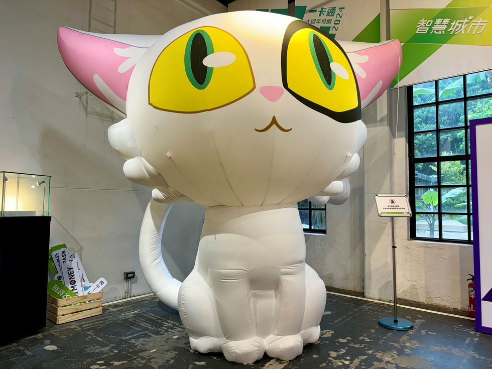a large white and yellow cat statue