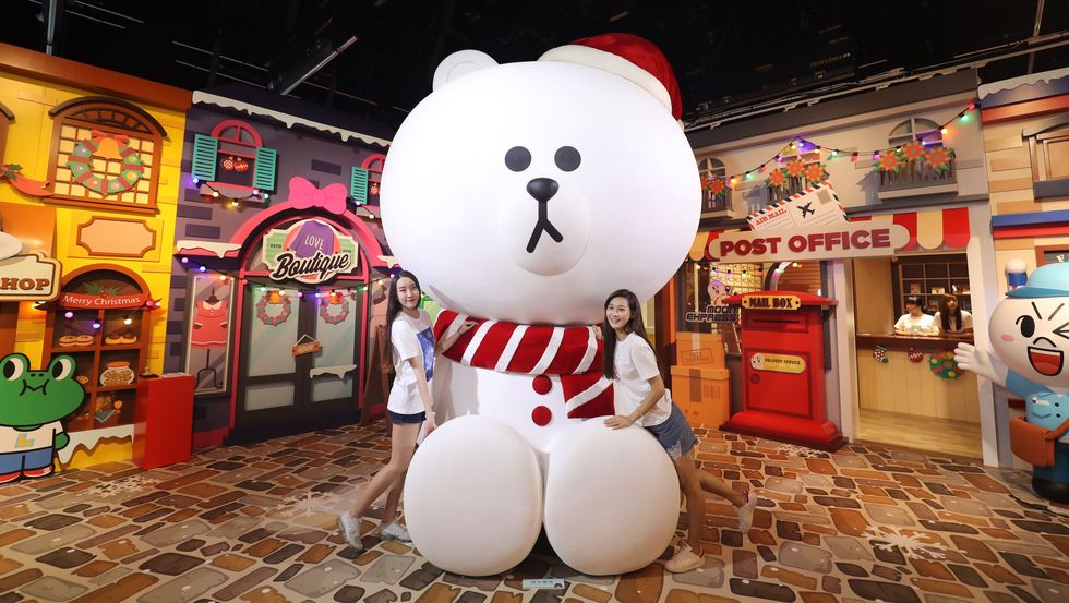 Bear, Teddy bear, Stuffed toy, Toy, Mascot, Interior design, Tourism, Plush, Games, 