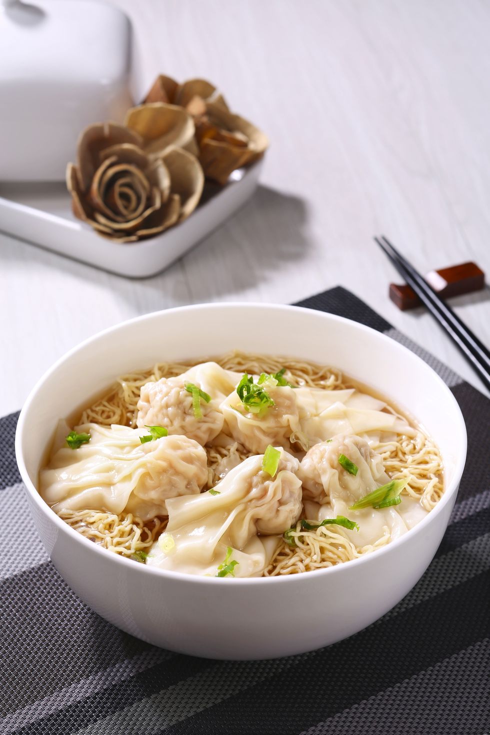 Dish, Food, Cuisine, Ingredient, Noodle soup, Wonton noodles, Wonton, Chinese food, Rice noodles, Noodle, 
