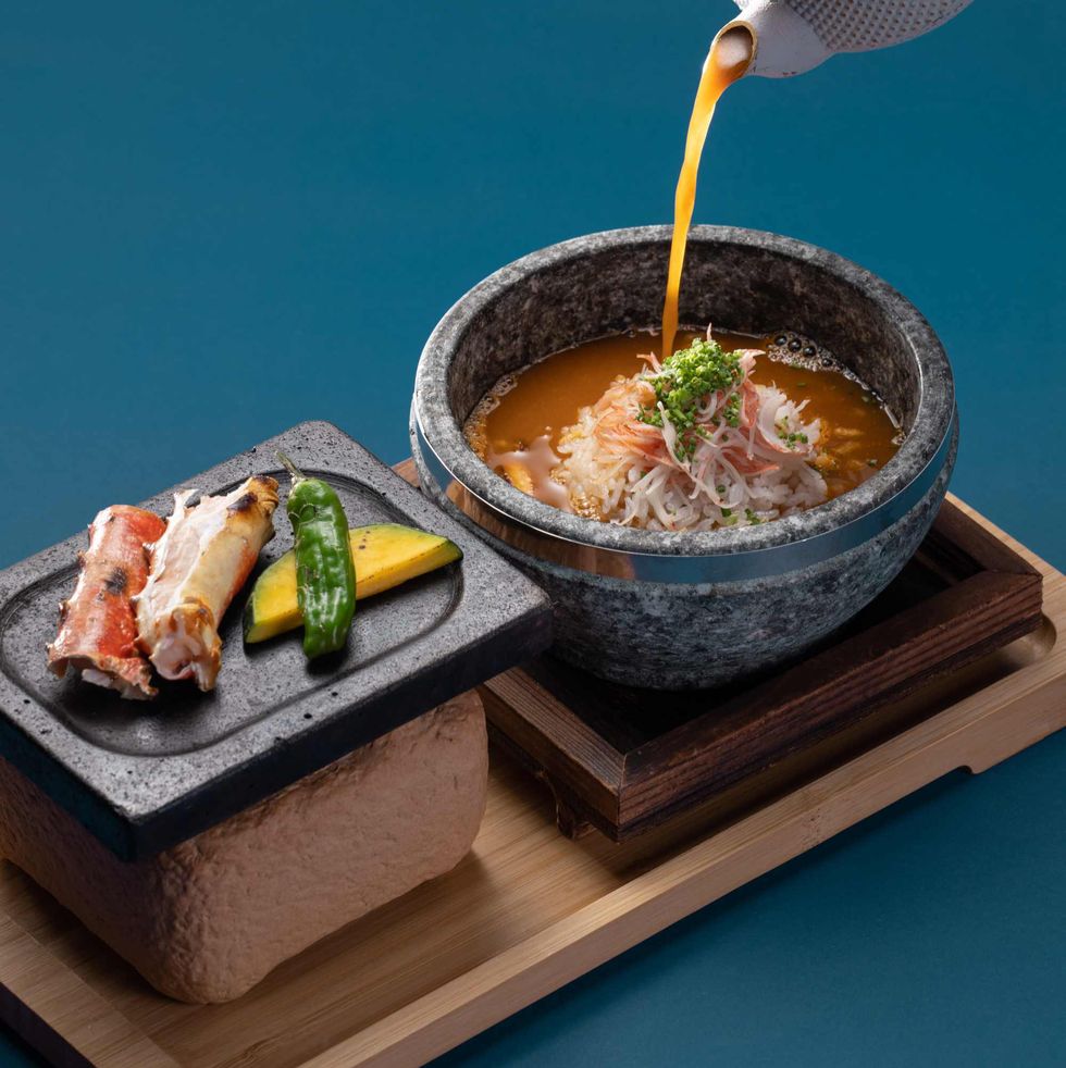 50年老字號「大車輪」打造日式餐酒館！火車盒盛裝壽司、台灣首間岩石湯泡飯料理餐廳