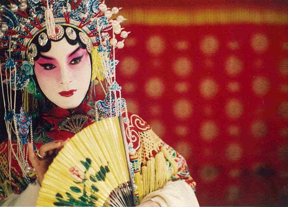 Beauty, Fashion accessory, Tradition, Peking opera, Hand fan, 