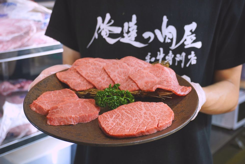 彈嫩厚切牛舌、羽下翼板和牛太銷魂必吃！米其林一星日本和牛專賣店「俺達的肉屋」推出雙人套餐