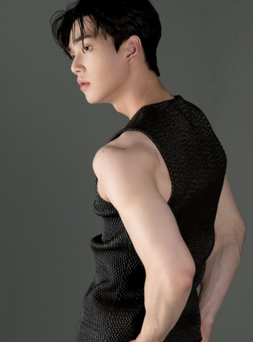 盤點10位韓國「西裝男星」範本！隱藏太平洋寬肩、粗壯手臂運動菜單曝光