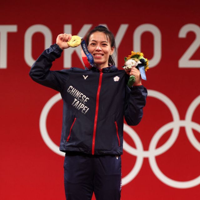 慶祝2020東京奧運中華隊「舉重女神」郭婞淳拿下首面金牌！7 eleven、全家、萊爾富買一送一