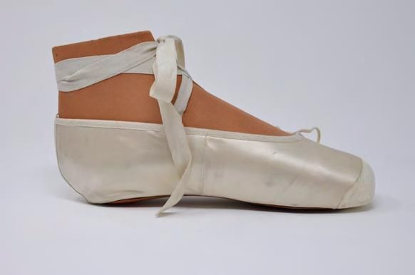 瑞士百年製鞋品牌bally第一雙芭蕾舞鞋