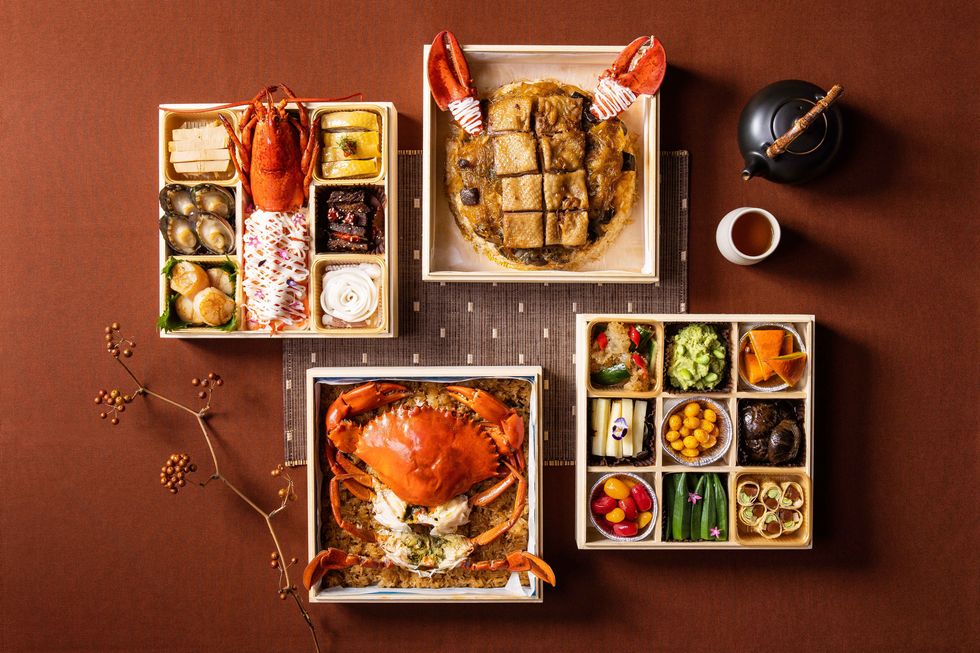 國賓大飯店：9月28日前訂購「國賓台菜外帶餐盒」，加贈特製的「奶油夾心餅乾」一組。