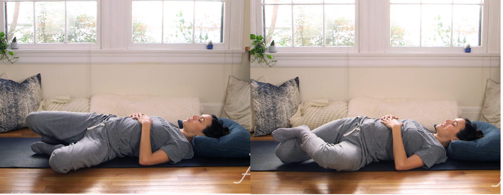 瑜珈達人adriene「20分鐘睡前瑜珈」緩解身體疲勞，舒眠減壓還可改善梨型身材！