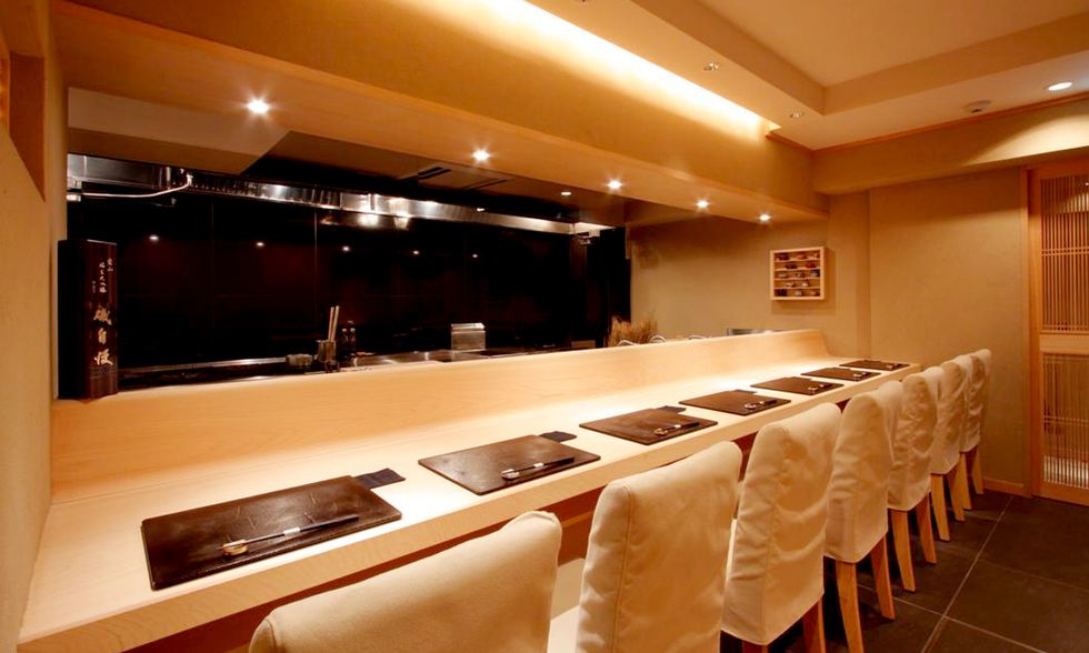 Room, Property, Interior design, Building, Ceiling, Table, Furniture, Under-cabinet lighting, Architecture, Countertop, 