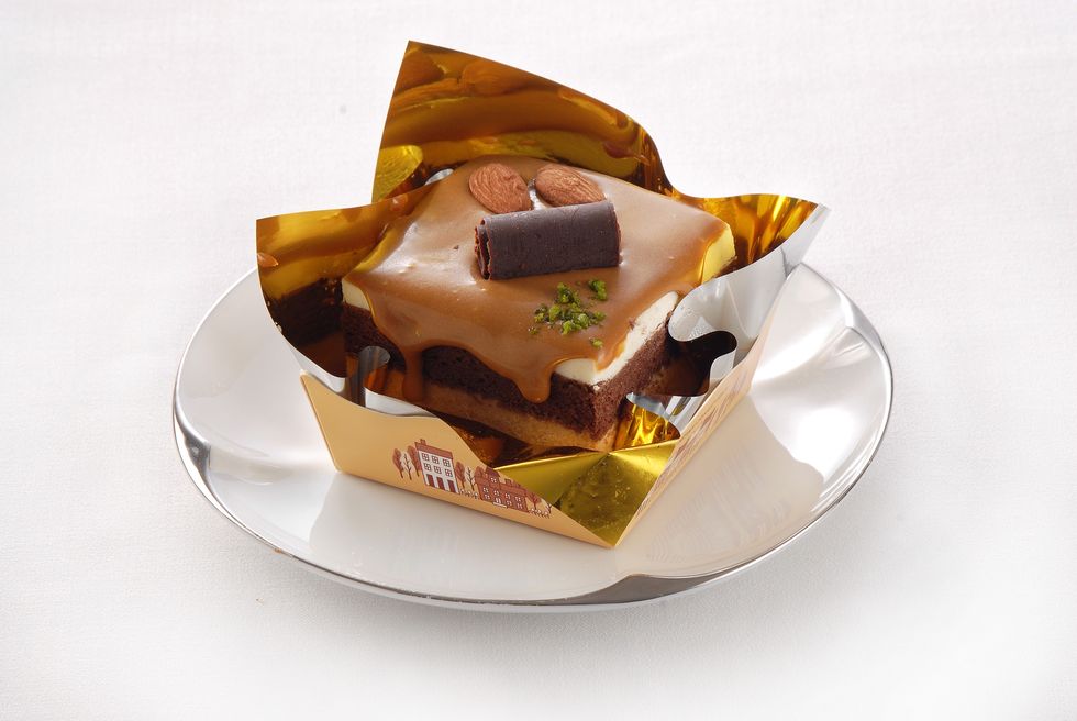 亞尼克網羅八款秋冬系選品，巧克力系生乳捲「黑魔粒」嚴選米歇爾可可，冬季最撩人的黑色甜點就在亞尼克！