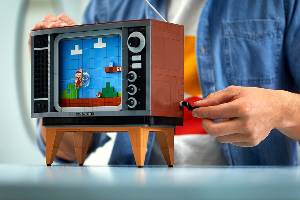 樂高版任天堂復古遊戲機lego nes！樂高x任天堂聯名無極限！樂高版主機插上復古電視機回到1980年代