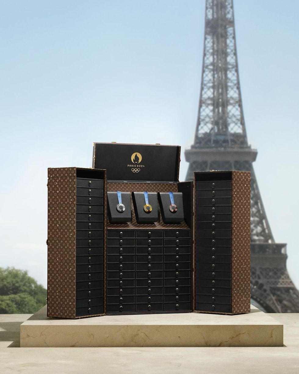 【2024巴黎奧運】lv替奧運獎牌和聖火火炬打造專屬行李箱！用170年製箱工藝守護運動場的最高榮譽