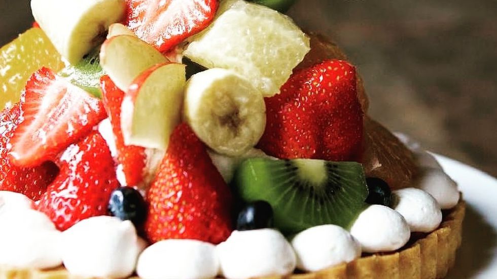 Dish, Food, Natural foods, Fruit salad, Fruit, Strawberry, Cuisine, Ingredient, Strawberries, Fruit cake, 
