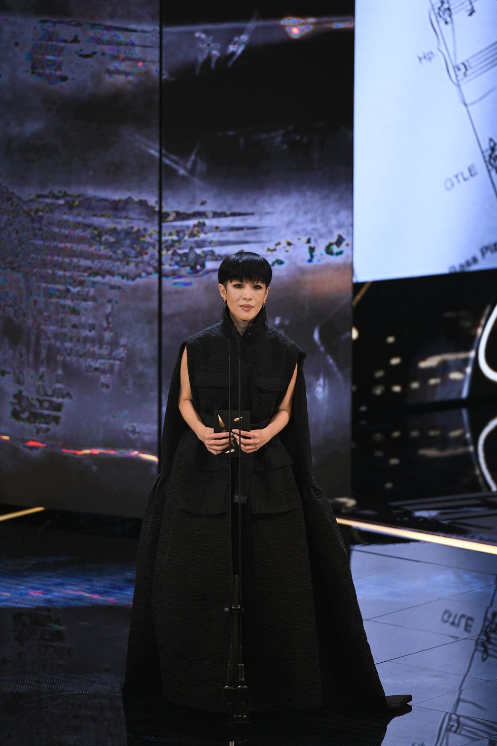 【2022金馬】第59屆金馬獎典禮、紅毯造型直擊：朱軒洋帥氣現身，黑木瞳「芭比粉洋裝」可愛亮相！