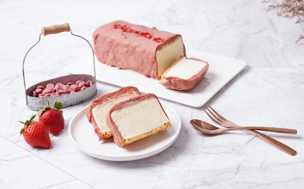 funsiamo推出甜點宅配服務！4款高顏值蛋糕「歐維拉爾巧克力慕斯、芙洛麗莓果慕斯」專人親送到府