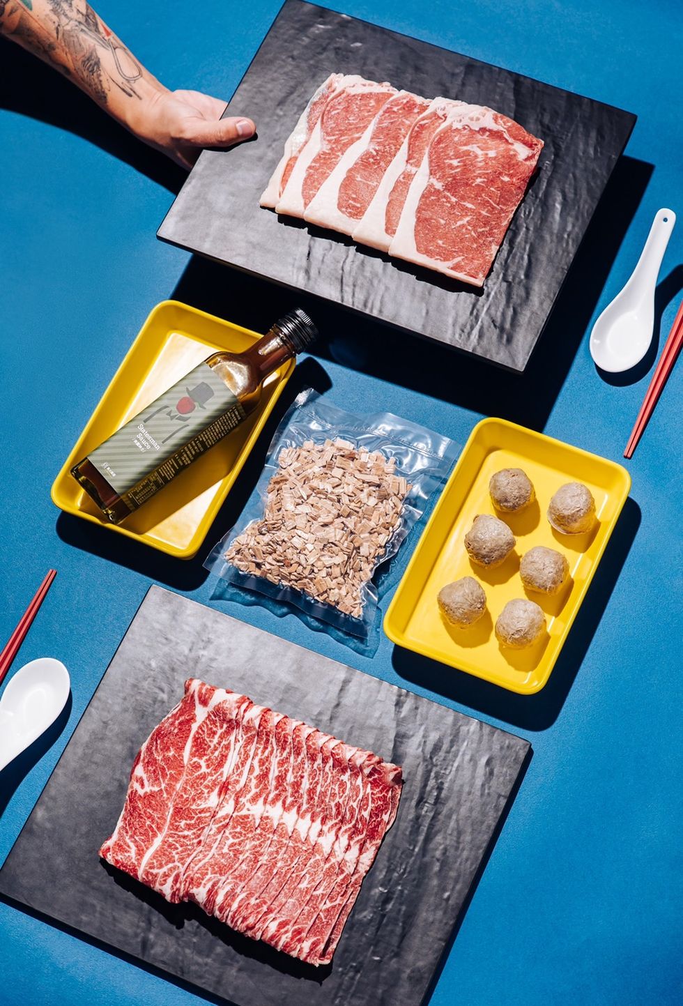 「肉到家」美食箱集結人氣美食名店推出酸菜白肉鍋、bbq燒烤組