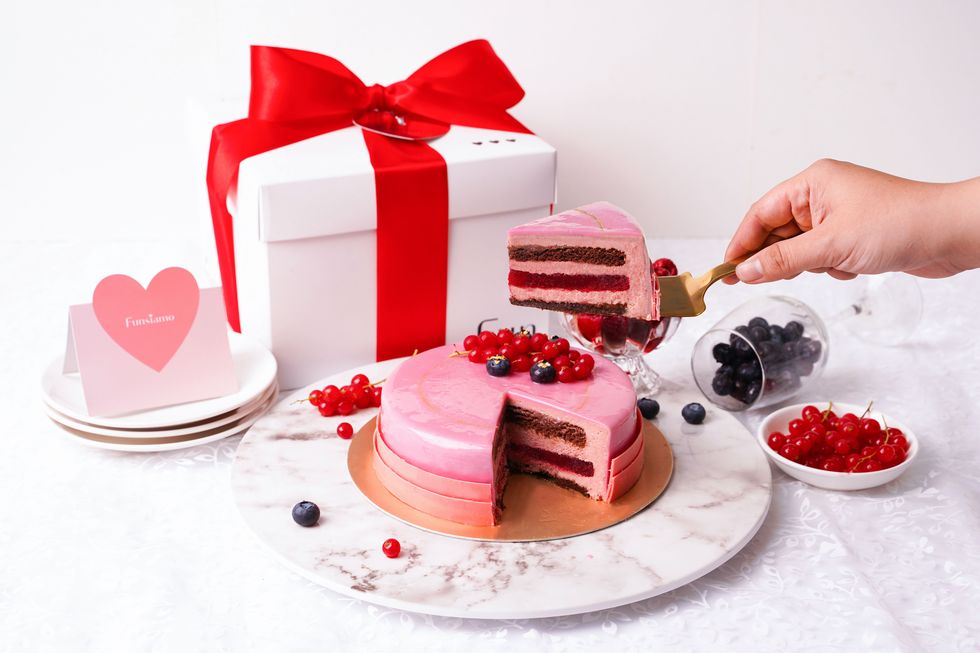 funsiamo推出甜點宅配服務！4款高顏值蛋糕「歐維拉爾巧克力慕斯、芙洛麗莓果慕斯」專人親送到府