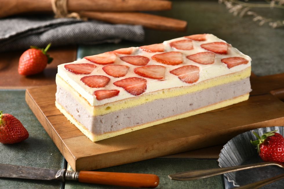 萊爾富超商推出「草莓＋芋泥」新品甜點及冰品！草莓芋泥蛋糕、草莓濃心雪糕多樣品項一次滿足草莓、芋頭控！