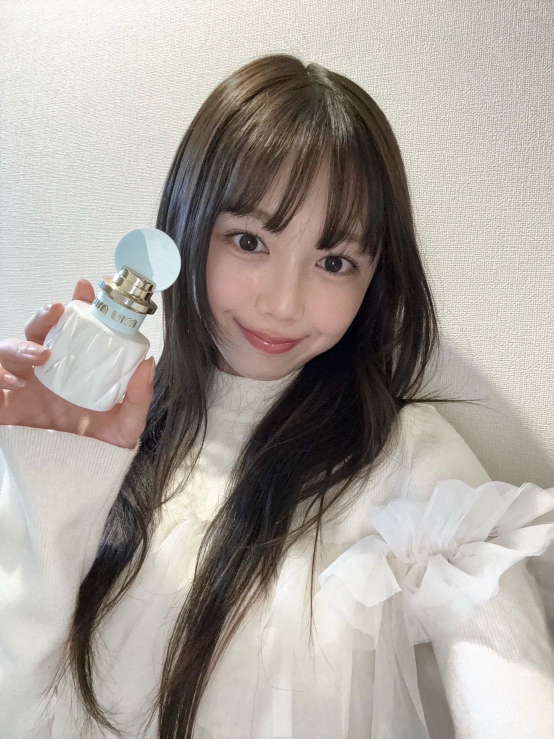 おしゃれガールが愛用する“推し香水”は？ 人気モデル10人の