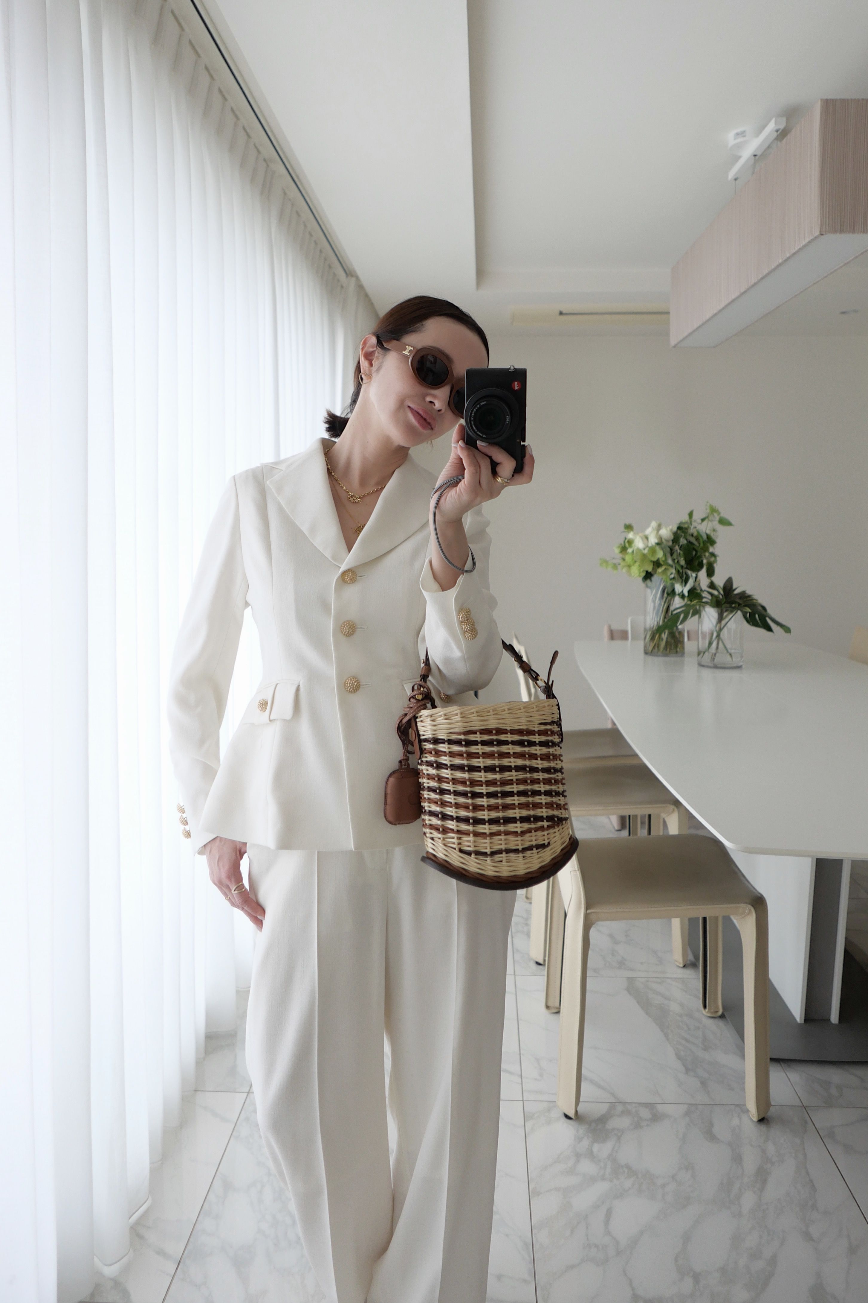 翁 安芸さんのLife with Style】アイボリーのセットアップで