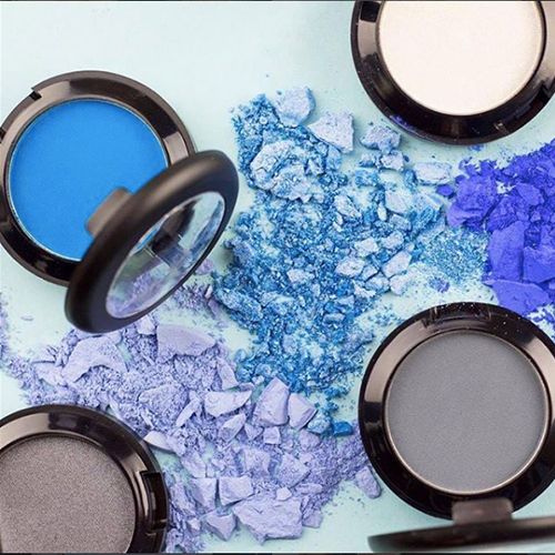 Blue, Eye shadow, Cobalt blue, Eye, Beauty, Product, Cosmetics, Purple, Organ, Electric blue, 