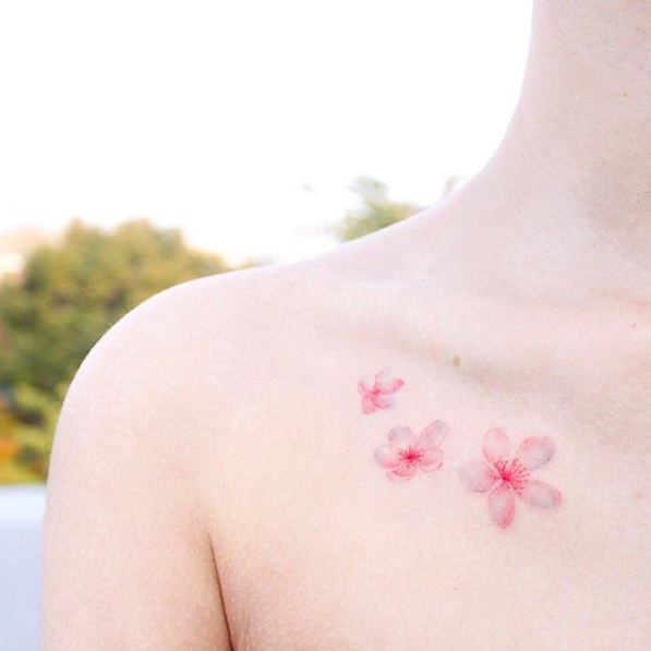 Shoulder, Skin, Neck, Joint, Pink, Temporary tattoo, Arm, Flower, Lip, Plant, 