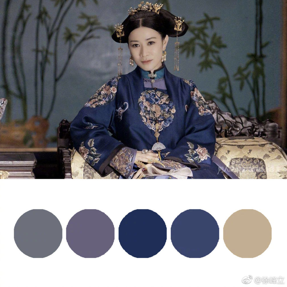 Blue and white porcelain, Kimono, Porcelain, Headpiece, Costume, Black hair, Fashion accessory, Hair accessory, 