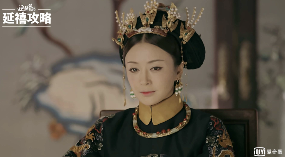 Headpiece, Hair accessory, Tradition, Crown, Jewellery, Headgear, Peking opera, Fashion accessory, Tiara, Taiwanese opera, 