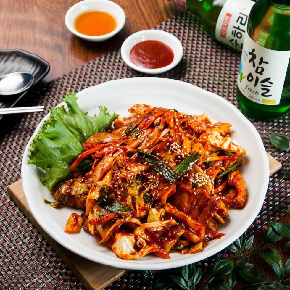 吃美食是工作也是生活！吃貨型韓國youtuber「金針菇」最想念媽媽的泡菜鍋