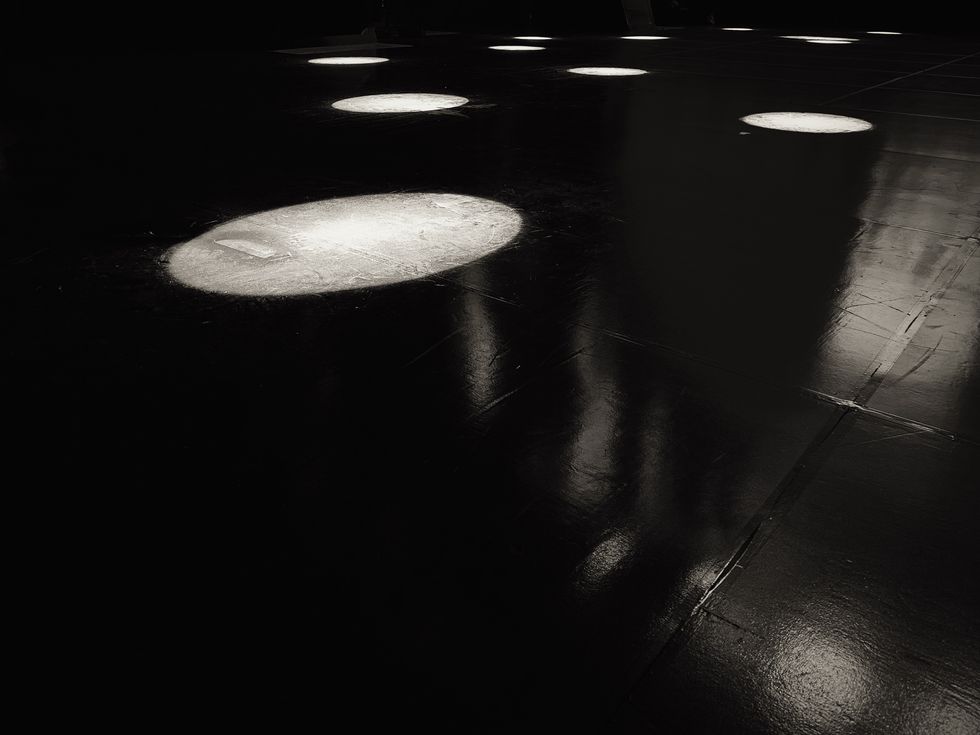 Black, Water, White, Black-and-white, Reflection, Light, Darkness, Monochrome photography, Monochrome, Night, 