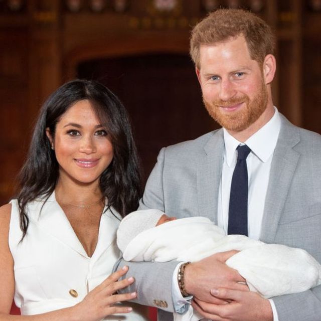 英國皇室成員祝福阿奇兩歲生日快樂！哈利王子與梅根甜曬寶貝兒子照片、以他之名開設疫苗公益募款