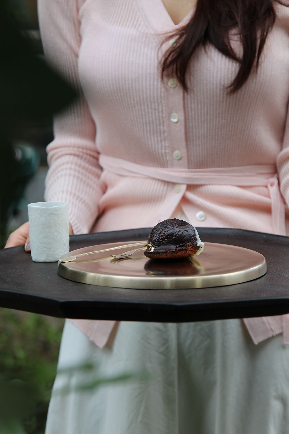 韓国伝統の鍮器（ちゅうき）「ナプチョン ユギ」で、テーブルにふわり新たな風