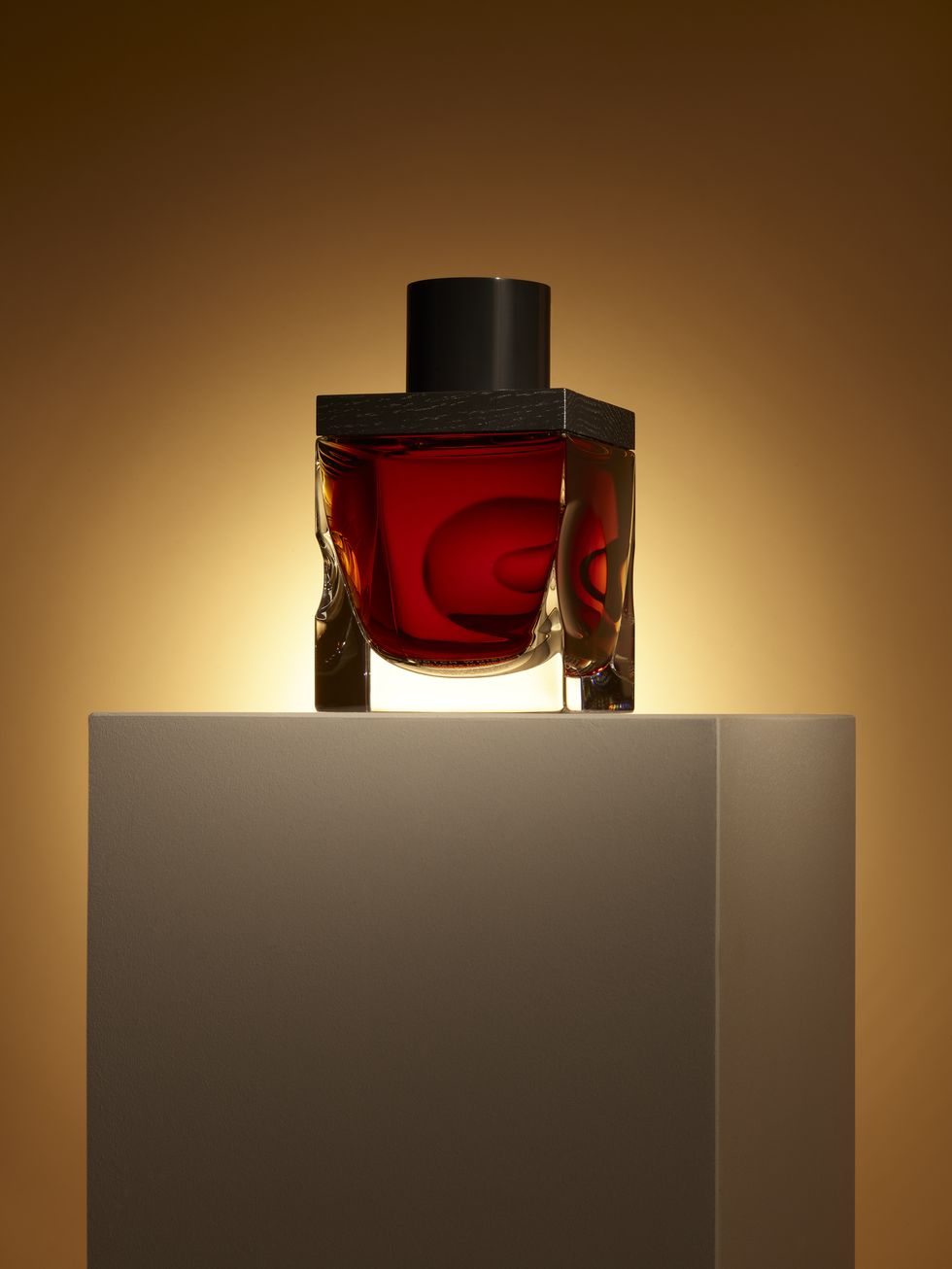 高登麥克菲爾世界最高80年份珍稀威士忌亮相！以極致工藝打造水晶瓶身，全球限量250組於香港富士比拍賣