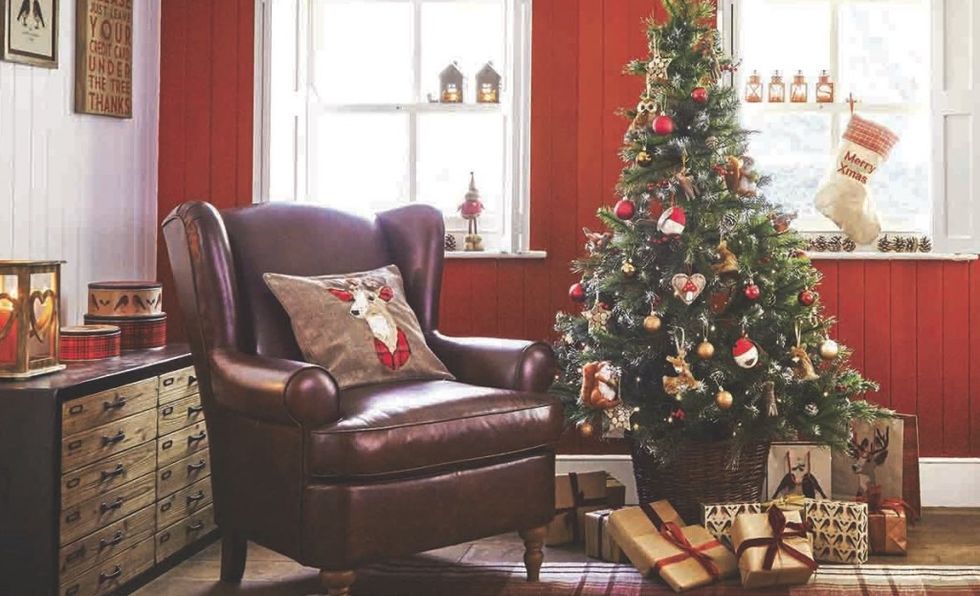 Interior design, Room, Wood, Home, Living room, Furniture, Christmas tree, Interior design, Christmas decoration, Couch, 