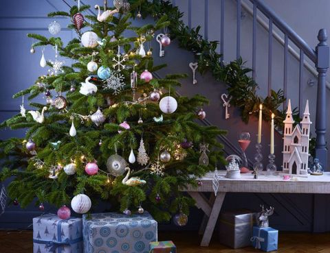 Event, Christmas decoration, Christmas ornament, Holiday ornament, Interior design, Holiday, Decoration, Christmas tree, Christmas eve, Christmas, 