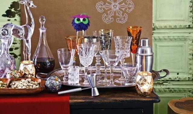 Serveware, Barware, Dishware, Glass, Stemware, Drinkware, Tableware, Interior design, Centrepiece, Champagne stemware, 