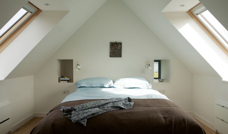 Bed, Room, Wood, Property, Interior design, Bedding, Textile, Bedroom, Architecture, Wall, 